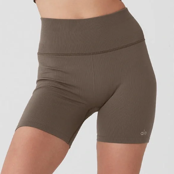 Alo Yoga Seamless Ribbed Favorite Short - 5” - Olive Tree - Size S - Picture 1 of 9